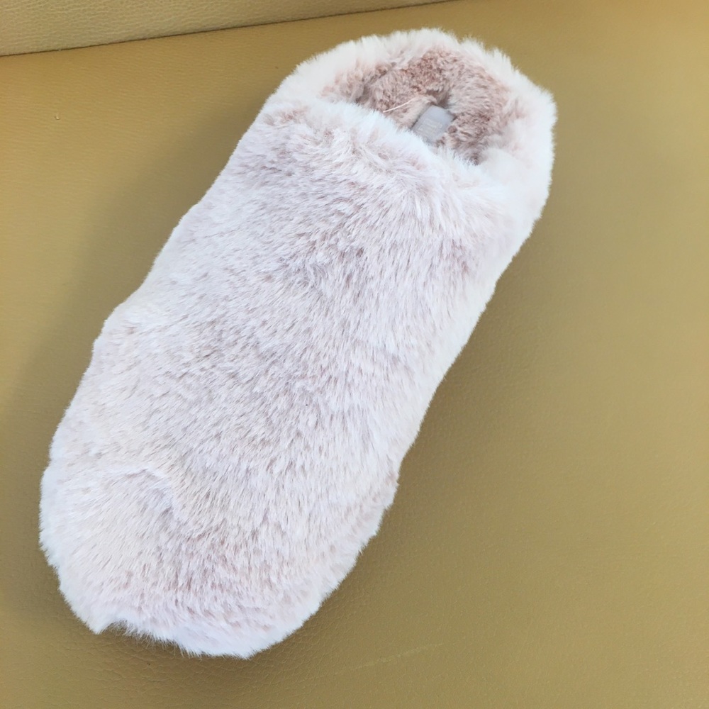 🤍Furry Fit Flops🤍 - Picture 5 of 8